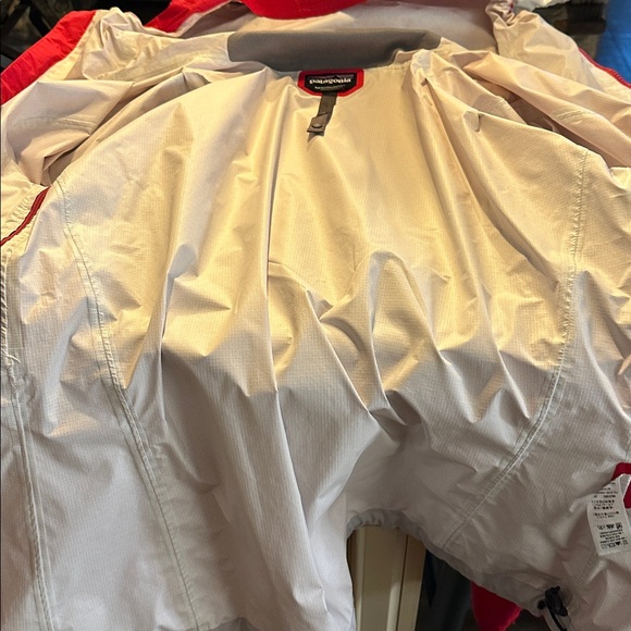 Patagonia Women's Dark Pink Hooded Waterproof Jacket - Picture 13 of 16